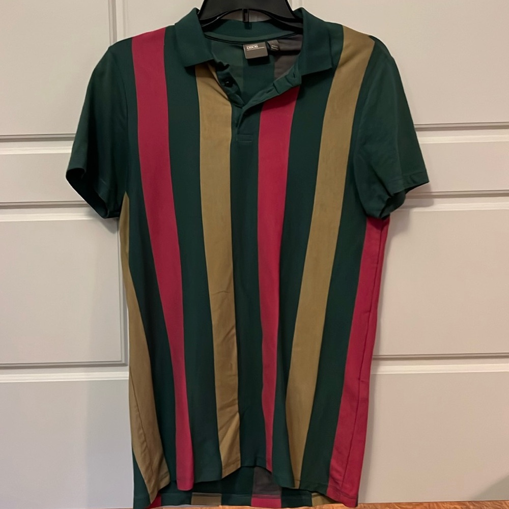 Casual vertical striped polo